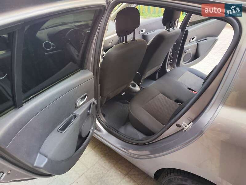 Хэтчбек Renault Clio 2011 в Львове