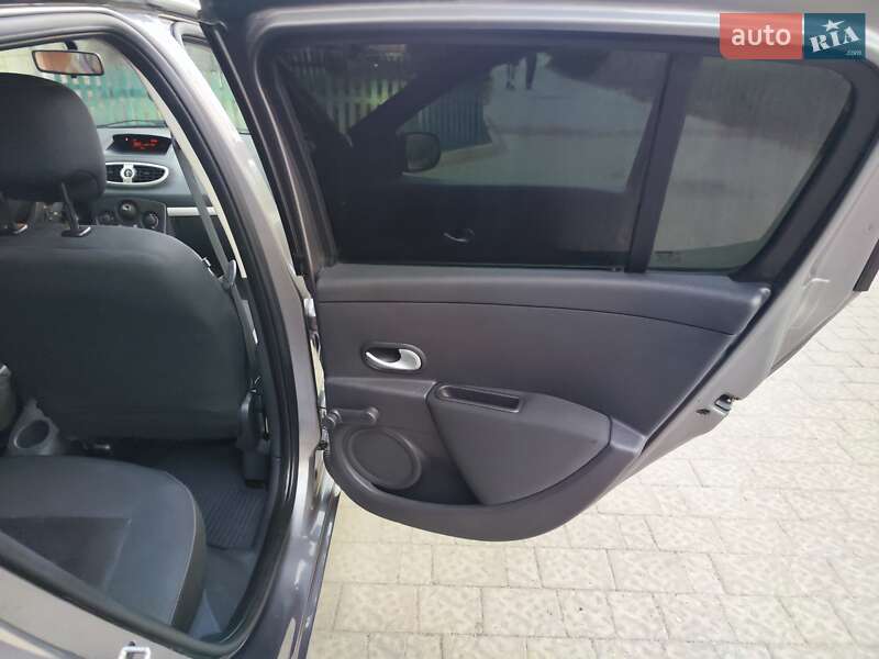 Хэтчбек Renault Clio 2011 в Львове