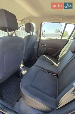 Хэтчбек Renault Clio 2009 в 