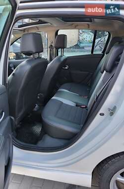 Хэтчбек Renault Clio 2011 в 