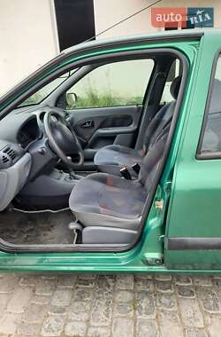 Хэтчбек Renault Clio 2000 в 