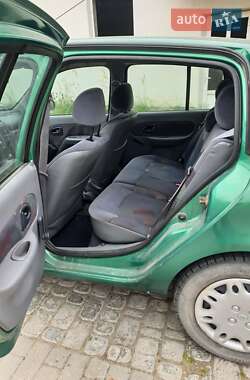 Хэтчбек Renault Clio 2000 в 