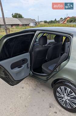 Седан Renault Clio 2006 в 
