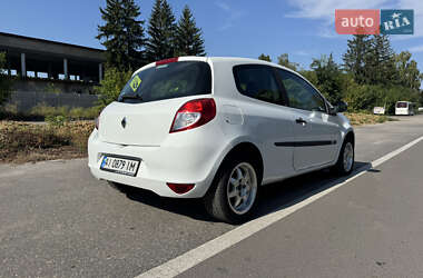 Хэтчбек Renault Clio 2010 в 