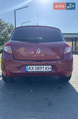 Хэтчбек Renault Clio 2009 в 