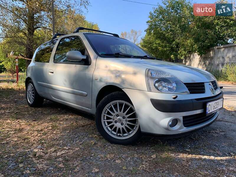 Хэтчбек Renault Clio 2004 в Киеве фото 4 Хэтчбек Renault Clio 2004 в Киеве