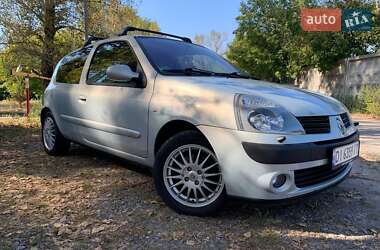 Хэтчбек Renault Clio 2004 в 