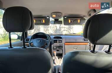 Хэтчбек Renault Clio 2004 в 