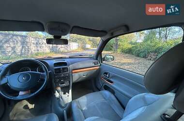 Хэтчбек Renault Clio 2004 в 