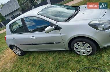 Хетчбек Renault Clio 2006 в 