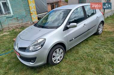 Хетчбек Renault Clio 2006 в 