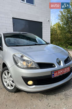 Хетчбек Renault Clio 2006 в 