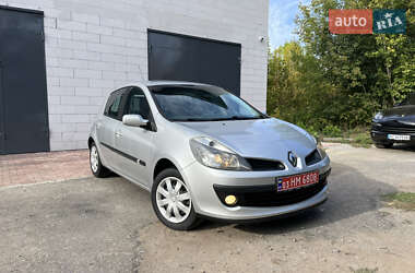 Хетчбек Renault Clio 2006 в 