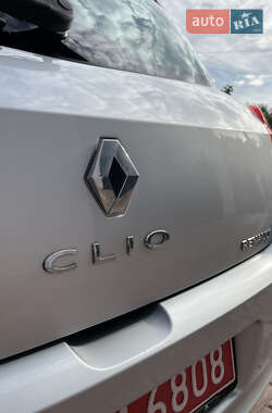 Хетчбек Renault Clio 2006 в 