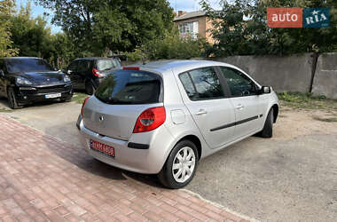 Хетчбек Renault Clio 2006 в 