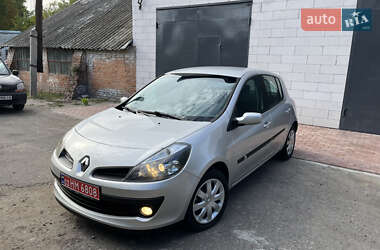 Хетчбек Renault Clio 2006 в 
