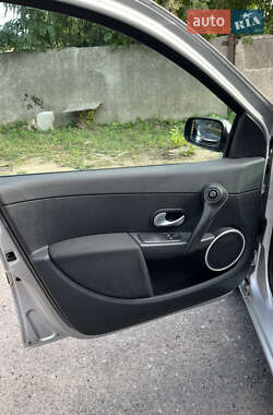 Хетчбек Renault Clio 2006 в 