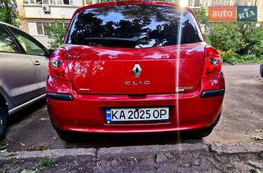 Хэтчбек Renault Clio 2007 в 