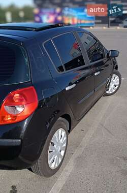 Хэтчбек Renault Clio 2006 в 