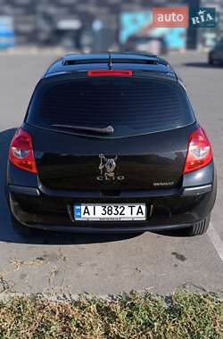 Хэтчбек Renault Clio 2006 в 