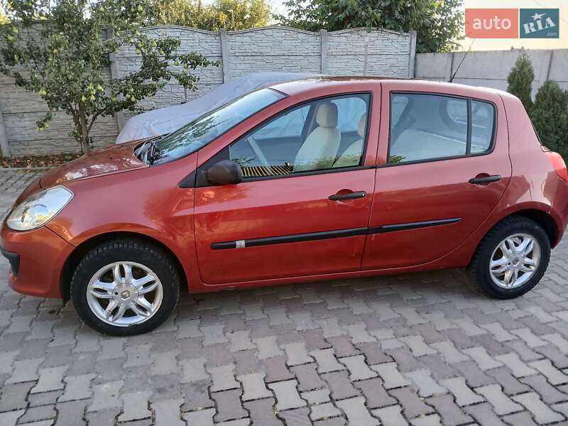 Хэтчбек Renault Clio 2006 в Днепре