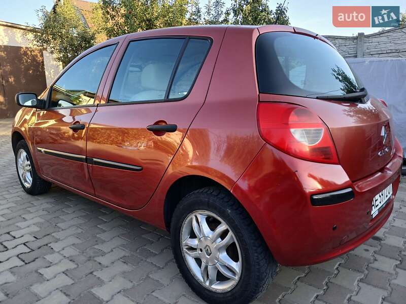 Хэтчбек Renault Clio 2006 в Днепре