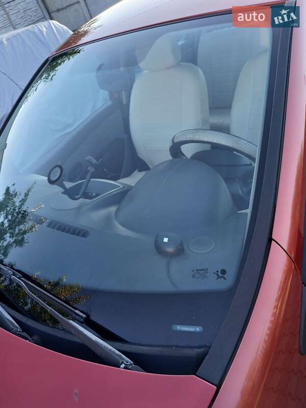 Хэтчбек Renault Clio 2006 в Днепре