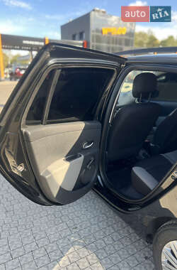 Хэтчбек Renault Clio 2012 в 