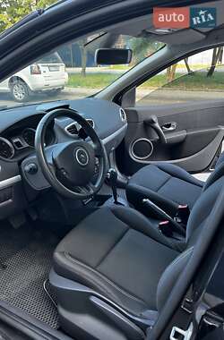 Хэтчбек Renault Clio 2011 в 