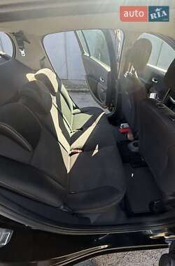 Хетчбек Renault Clio 2012 в 
