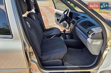 Седан Renault Clio 2006 в 