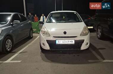 Хэтчбек Renault Clio 2011 в 