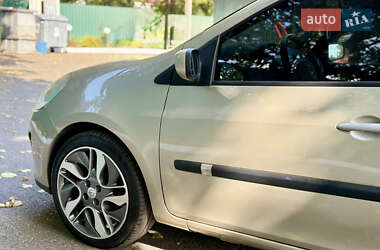 Хэтчбек Renault Clio 2007 в 