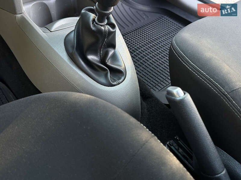 Седан Renault Clio 2012 в Ровно