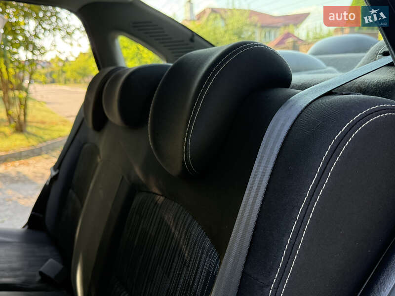 Седан Renault Clio 2012 в Ровно