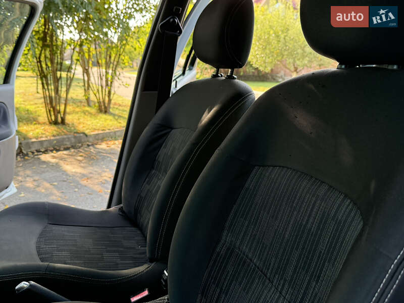 Седан Renault Clio 2012 в Ровно