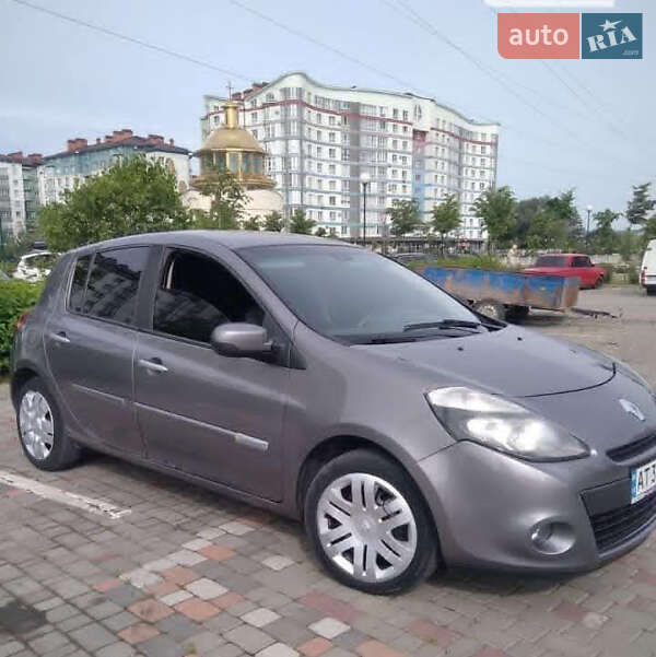 Хэтчбек Renault Clio 2011 в 