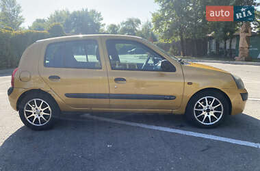 Хэтчбек Renault Clio 2002 в 