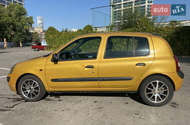 Хэтчбек Renault Clio 2002 в 