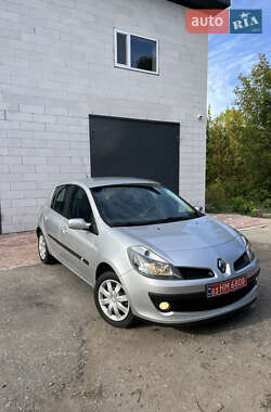 Хэтчбек Renault Clio 2006 в 