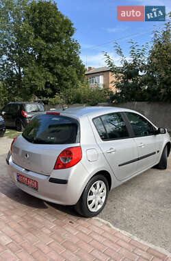 Хэтчбек Renault Clio 2006 в 