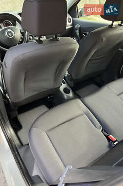 Хэтчбек Renault Clio 2006 в 