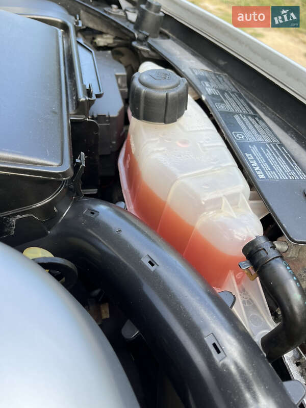 Хэтчбек Renault Clio 2006 в Хороле