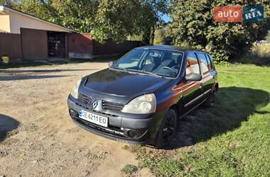 Хэтчбек Renault Clio 2006 в 