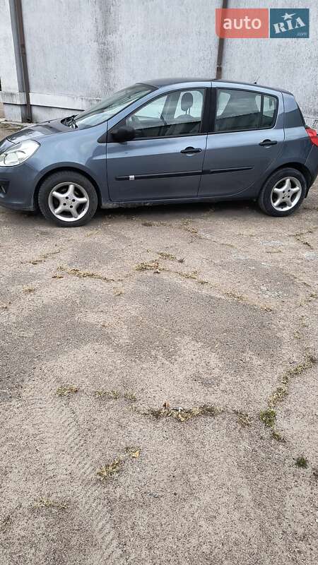 Хэтчбек Renault Clio 2006 в Царичанке
