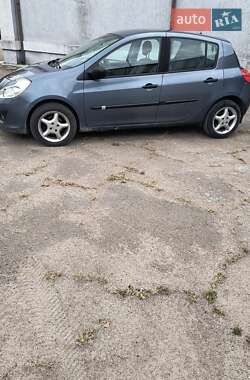 Хэтчбек Renault Clio 2006 в 