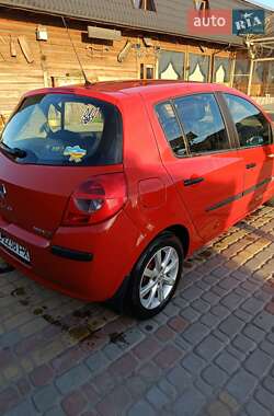 Хэтчбек Renault Clio 2006 в Буске