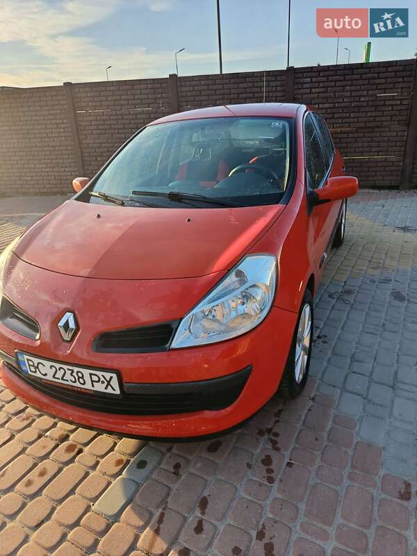 Хэтчбек Renault Clio 2006 в Буске