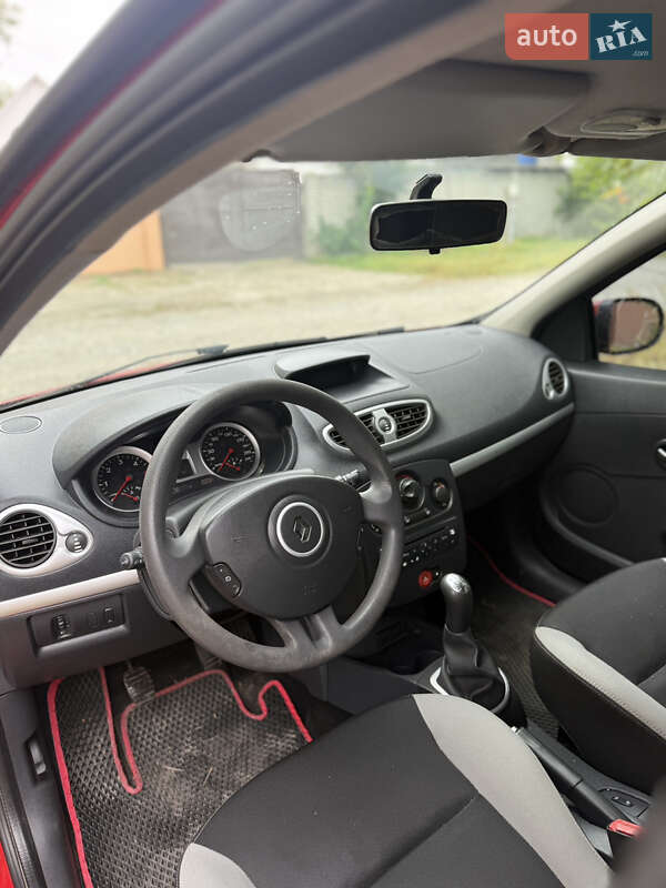 Хэтчбек Renault Clio 2012 в Шостке