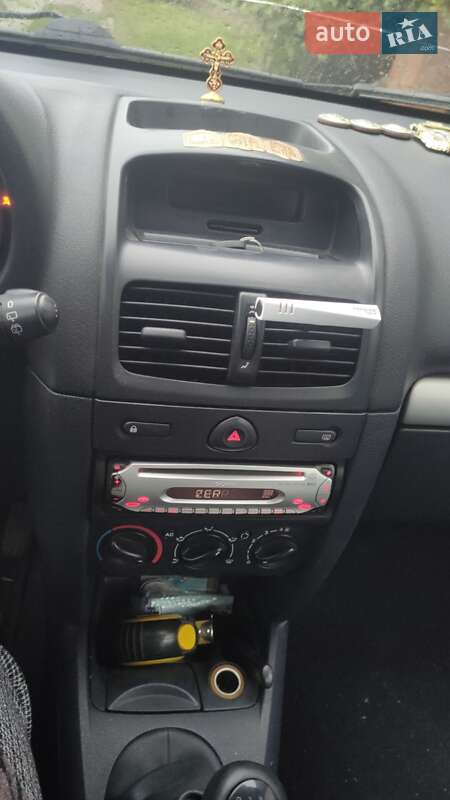 Хетчбек Renault Clio 2003 в Чернівцях